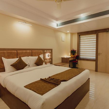 Hotel Bigwig Jabalpur Bagian luar foto
