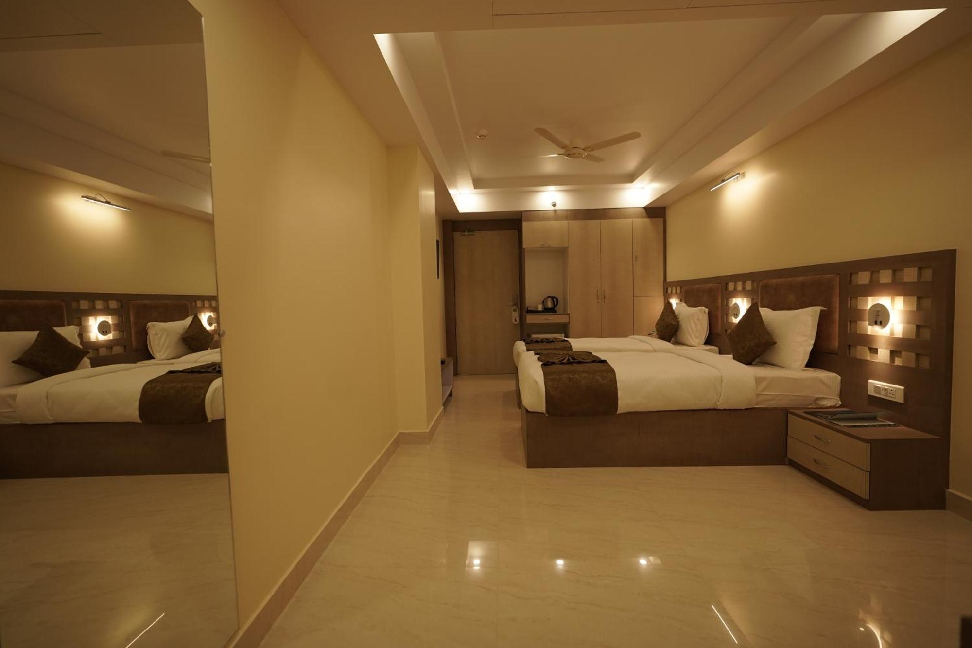Hotel Bigwig Jabalpur Bagian luar foto