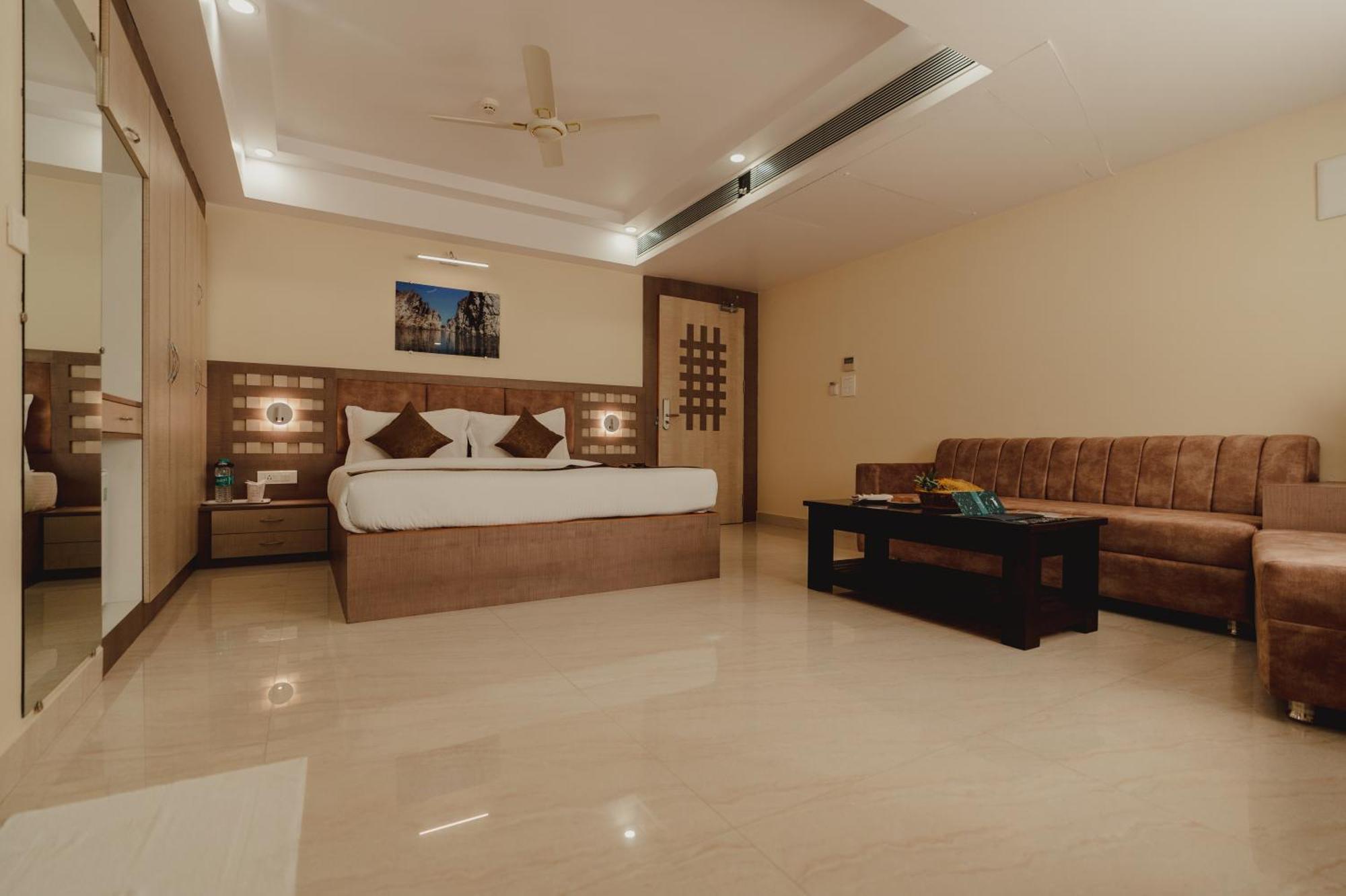 Hotel Bigwig Jabalpur Bagian luar foto