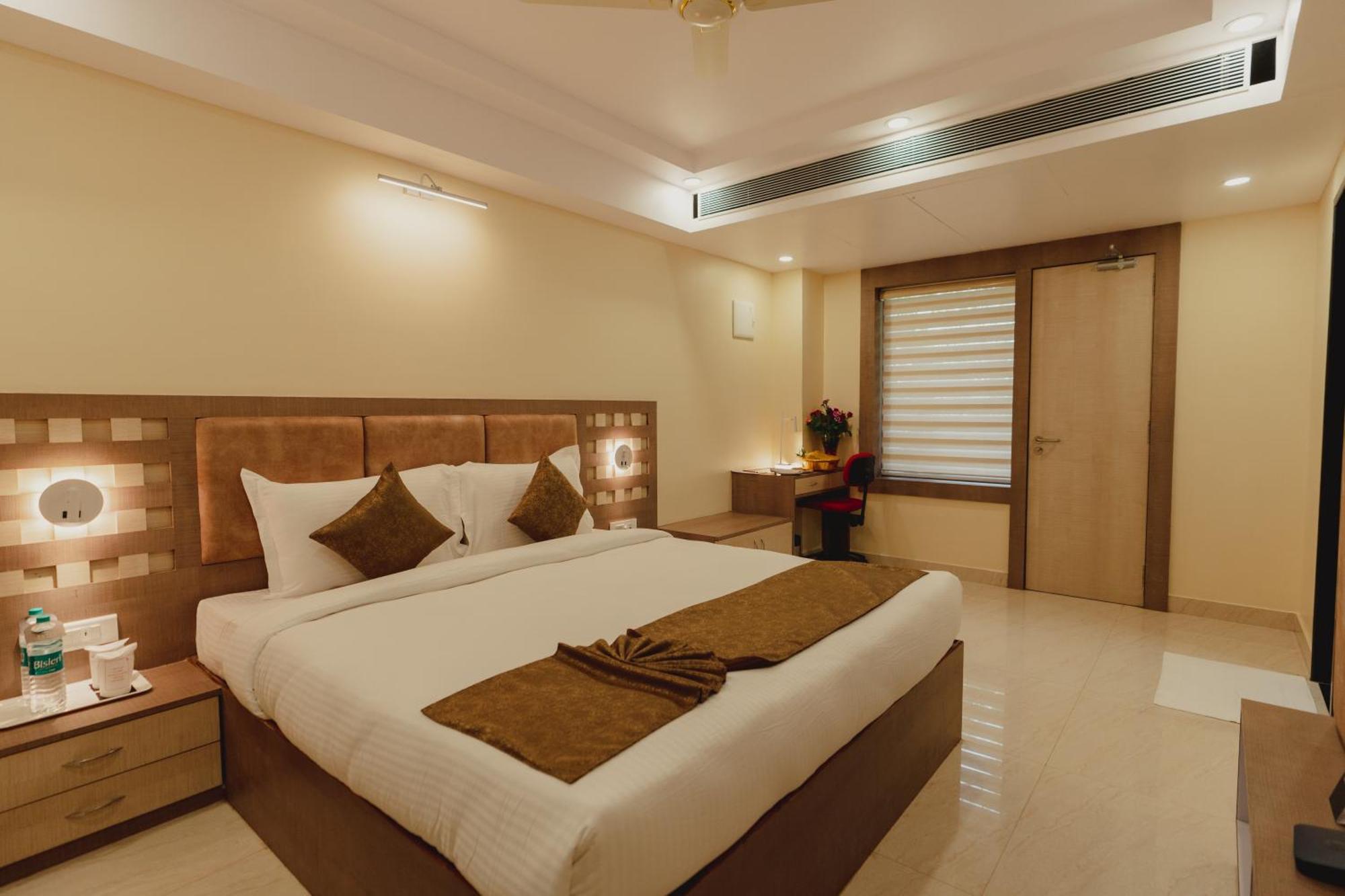 Hotel Bigwig Jabalpur Bagian luar foto
